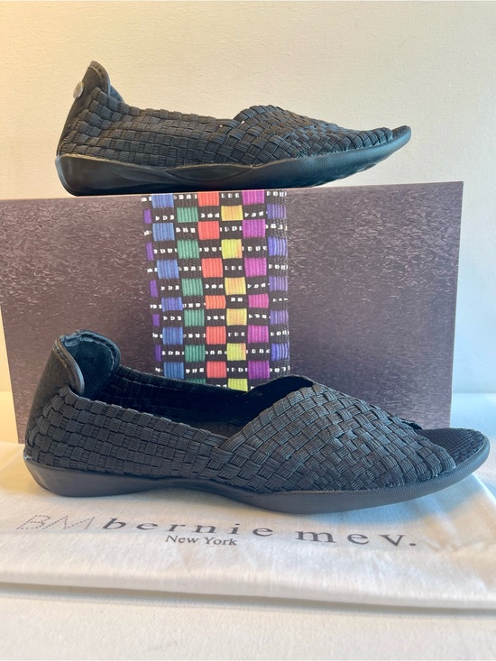bernie mev. Shoes - NIB BERNIE MEV DREAM SLIP-ON FLATS OPEN TOE BLACK WOMENS SIZE 7